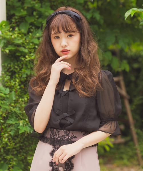 ROJITA(ロジータ)の「フロントスリットリボンシアーブラウス(シャツ/ブラウス・レディース・ブラック/ベージュ/ピンク・FREE)」の2枚目の写真