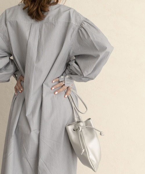 RODE SKO(ロデスコ)の「ALONDRA かたほうキンチャク(ハンドバッグ・レディース・ブラック/シルバー/アニマル・ONE)」の2枚目の写真