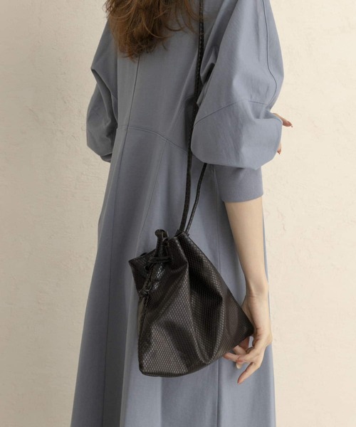 RODE SKO(ロデスコ)の「ALONDRA かたほうキンチャク(ハンドバッグ・レディース・ブラック/シルバー/アニマル・ONE)」の4枚目の写真