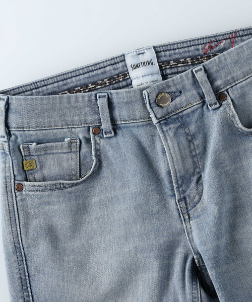 SOMETHING（サムシング）の「【SOMETHING】「GUSSET」スキニーデニムパンツ（デニムパンツ・レディース・ライトインディゴブルー・26inch/27inch/25inch/28inch）」の5枚目の写真
