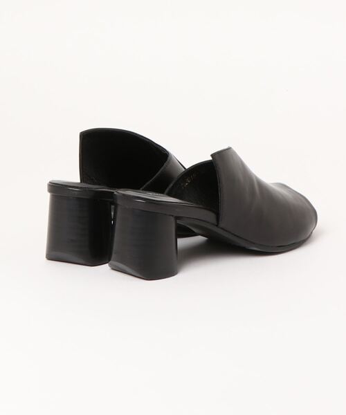 yuko imanishi +（ユウコイマニシプラス）の「yuko imanishi+ ユウコ イマニシ カラーコンビネーションデザインアシンメトリーカットミュール（サンダル・レディース・ブラック/シルバー・36/37/38/35）」の3枚目の写真