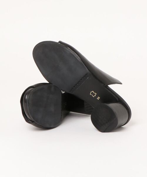 yuko imanishi +（ユウコイマニシプラス）の「yuko imanishi+ ユウコ イマニシ カラーコンビネーションデザインアシンメトリーカットミュール（サンダル・レディース・ブラック/シルバー・36/37/38/35）」の4枚目の写真
