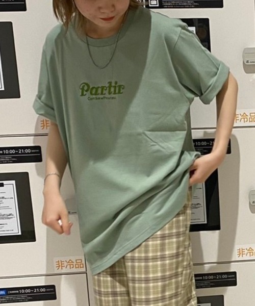 WEGO(ウィゴー)の「WEGO/ワンポイントロゴTシャツ(Tシャツ/カットソー・レディース・グリーン系その他/オフホワイト・MEDIUM/X-LARGE/LARGE/SMALL)」の1枚目の写真