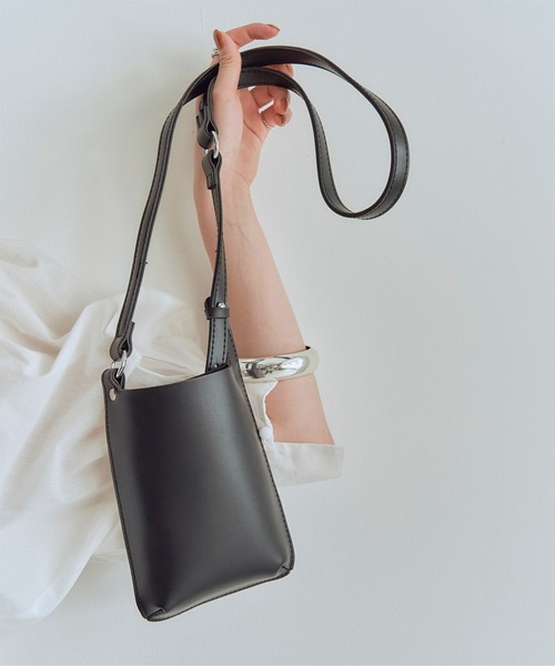 titivate（ティティベイト）の「ｽﾏﾎｼｮﾙﾀﾞｰﾊﾞｯｸﾞ（ショルダーバッグ・レディース・ホワイト/ブラック/ブラウン/ブルー・FREE）」の3枚目の写真