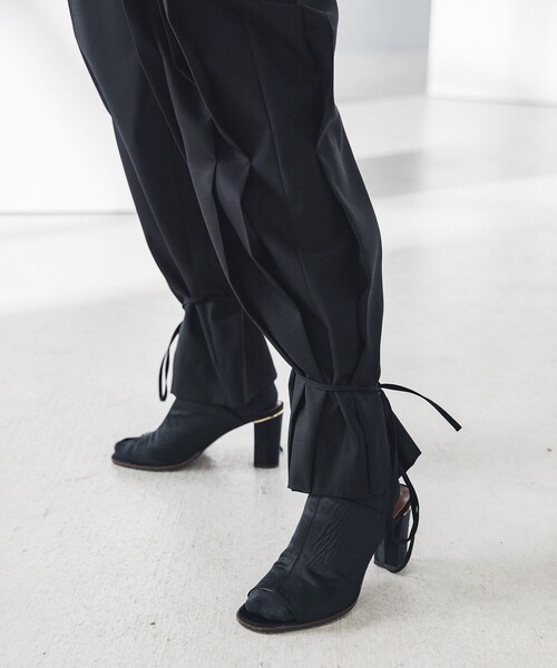 LiNoH（リノー）の「ジェットブラック ベルテッドプリーツパンツ/JET BLACK PLEATS BELTED PANTS（その他パンツ・メンズ・ブラック・1/2）」の3枚目の写真