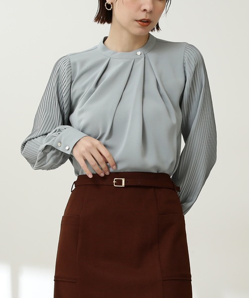 N.(N. Natural Beauty Basic)(エヌエヌナチュラルビューティーベーシック)の「◆ゴールドボタンプリーツブラウス(シャツ/ブラウス・レディース・ホワイト/ライトグリーン/ブルー/ネイビー・MEDIUM)」の4枚目の写真