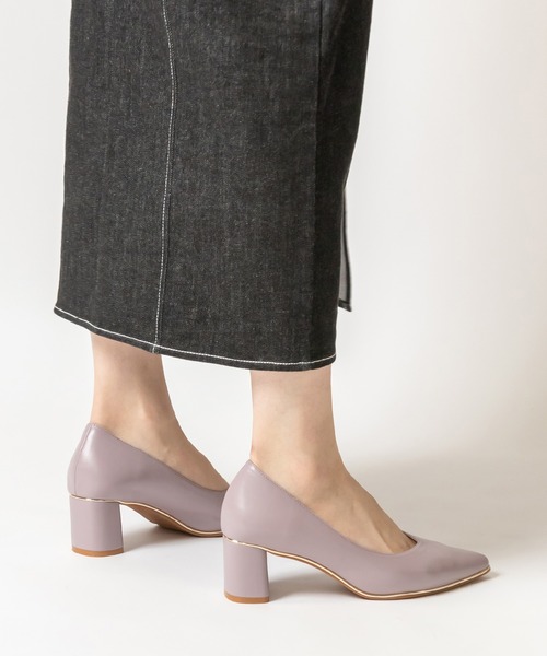 RANDA(ランダ)の「ストレスフリー/3E幅広 ソフト Vカットゴールドピースパンプス(パンプス・レディース・グレイッシュベージュ/ブラック/アイボリー/グリーン/ブラック系その他/ベージュ/パープル/ワイン/ピンク・22.5/24.5/25.5/23/23.5/25/24/22)」の8枚目の写真