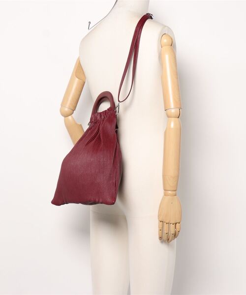 VEENA 1921（ヴィーナ）の「【VEENA 1921/ヴィーナ】2WAY プリーツ 巾着 ハンド ショルダーバッグ（ショルダーバッグ・レディース・ワインレッド/グレー・FREE）」の6枚目の写真