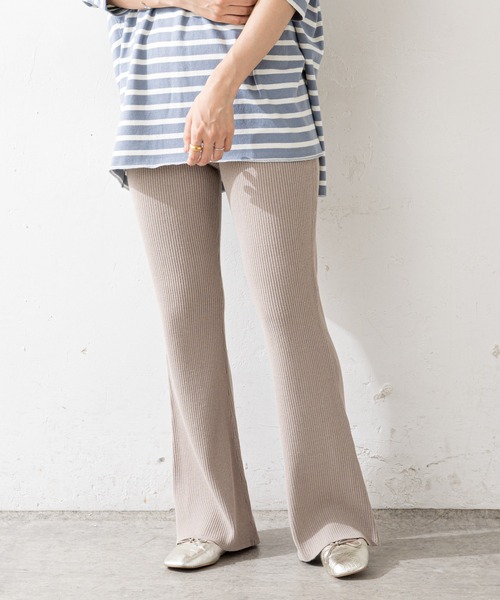SHENERY（シーナリー）の「リブニットフレアパンツ（その他パンツ・レディース・ブラック/グレイッシュベージュ・FREE）」の7枚目の写真