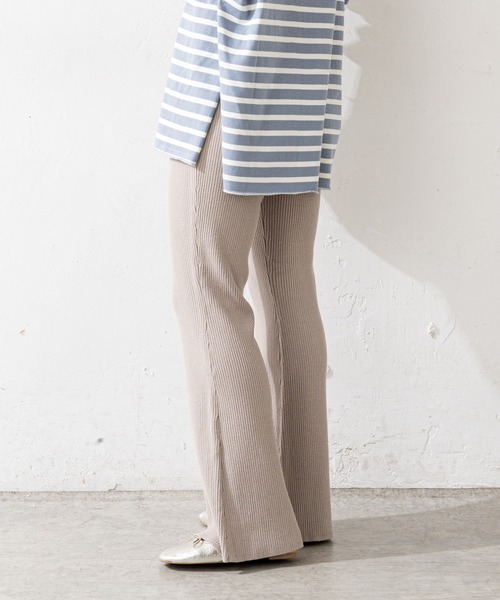 SHENERY（シーナリー）の「リブニットフレアパンツ（その他パンツ・レディース・ブラック/グレイッシュベージュ・FREE）」の20枚目の写真