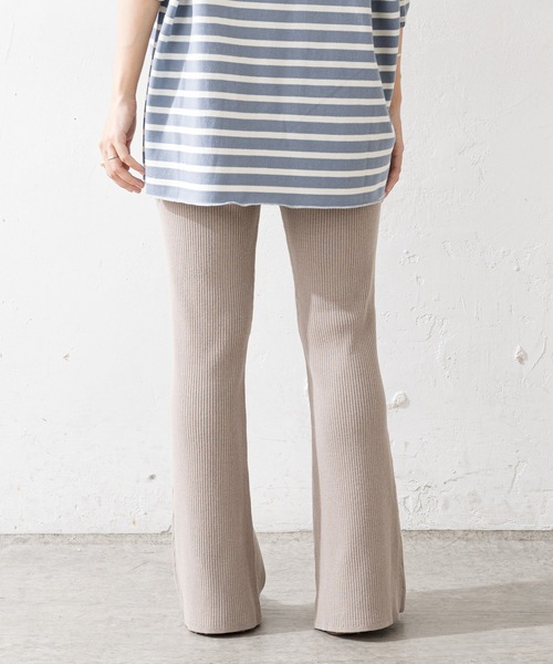 SHENERY（シーナリー）の「リブニットフレアパンツ（その他パンツ・レディース・ブラック/グレイッシュベージュ・FREE）」の22枚目の写真