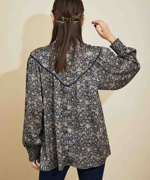 MADEMOISELLE ROPE'（マドモアゼル ロペ）の「【セットアップ対応】ボタニカルフラワースタンドカラーブラウス（シャツ/ブラウス・レディース・ブルー系その他/レッド系その他2・38）」の18枚目の写真