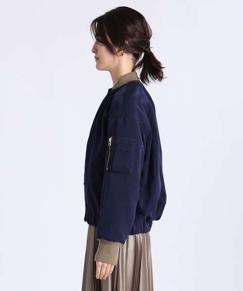 INED（イネド）の「《INED30th×スタイリスト・安西こずえ》MA-1ディテールブルゾン（MA-1・レディース・カーキ/ネイビー・9号）」の11枚目の写真