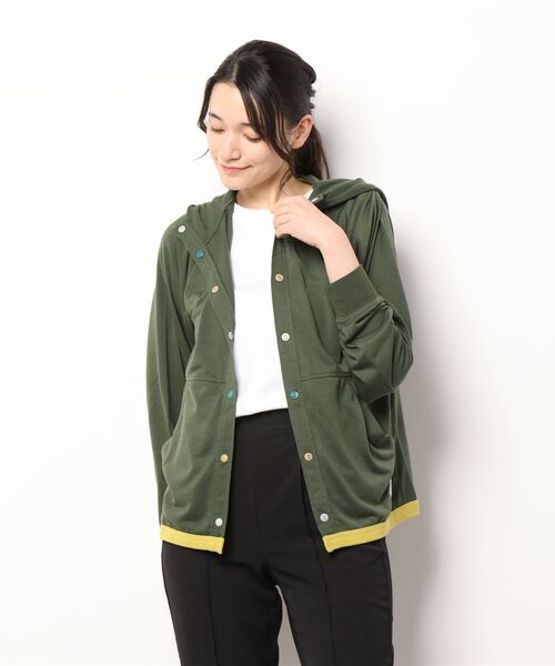 KRIFF MAYER Lady's Collection(クリフメイヤーレディースコレクション)の「UVカットさらボタンパーカー(パーカー・レディース・オフホワイト/カーキ/サックスブルー/イエロー/カラフル/チャコール・MEDIUM/LARGE)」の4枚目の写真