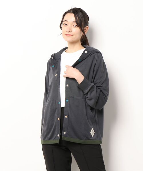 KRIFF MAYER Lady's Collection(クリフメイヤーレディースコレクション)の「UVカットさらボタンパーカー(パーカー・レディース・オフホワイト/カーキ/サックスブルー/イエロー/カラフル/チャコール・MEDIUM/LARGE)」の3枚目の写真