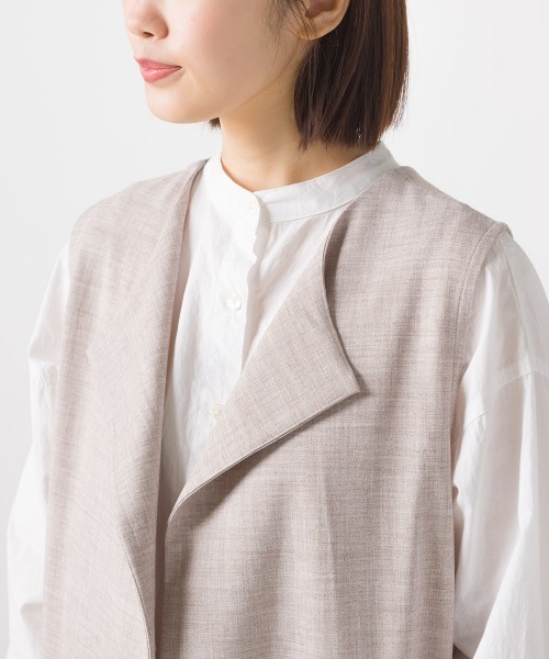 OMNES（オムネス）の「ストレッチ杢ノーカラーロングジレ（ベスト・レディース・ベージュ/グレー・FREE）」の3枚目の写真