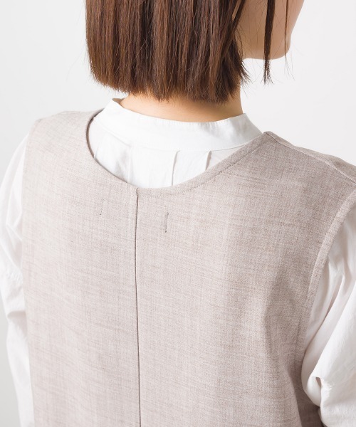 OMNES（オムネス）の「ストレッチ杢ノーカラーロングジレ（ベスト・レディース・ベージュ/グレー・FREE）」の4枚目の写真