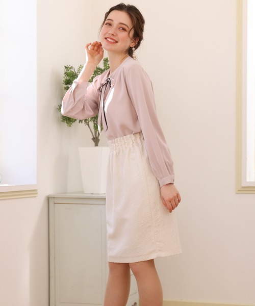 ASTORIA ODIER(アストリアオディール)の「2WAYパールピンボウタイブラウス(シャツ/ブラウス・レディース・ホワイト/ベージュ/ネイビー/サックスブルー/ミント/ピンクベージュ・SMALL/MEDIUM/LARGE)」の20枚目の写真