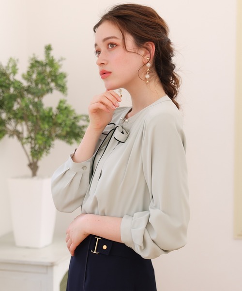 ASTORIA ODIER(アストリアオディール)の「2WAYパールピンボウタイブラウス(シャツ/ブラウス・レディース・ホワイト/ベージュ/ネイビー/サックスブルー/ミント/ピンクベージュ・SMALL/MEDIUM/LARGE)」の13枚目の写真
