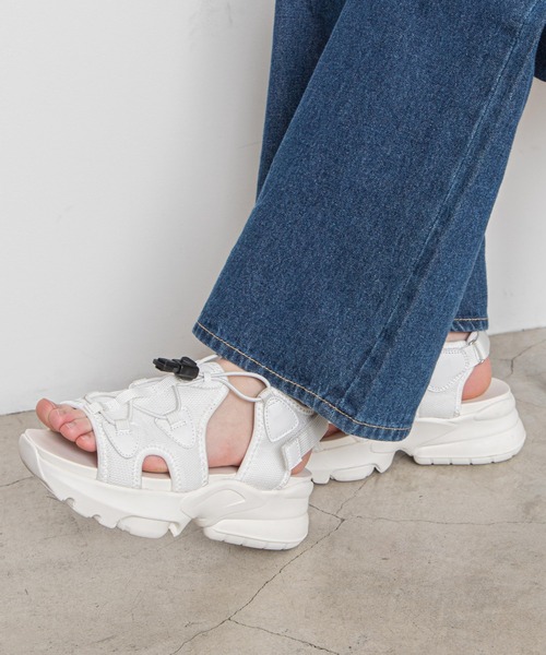 WEGO（ウィゴー）の「WEGO/ボリュームスポーツサンダル（サンダル・レディース・ホワイト/ブラック・MEDIUM/LARGE）」の3枚目の写真