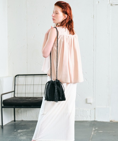 ECRIRE（エクリール）の「【haushinkaコラボ】キーネックイレヘムブラウス（シャツ/ブラウス・レディース・ブラック/ブラウン/グレー/アイボリー・M/L）」の5枚目の写真