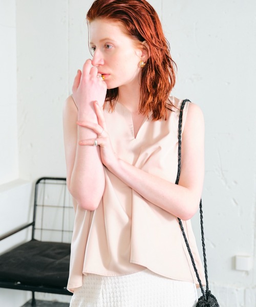 ECRIRE（エクリール）の「【haushinkaコラボ】キーネックイレヘムブラウス（シャツ/ブラウス・レディース・ブラック/ブラウン/グレー/アイボリー・M/L）」の9枚目の写真