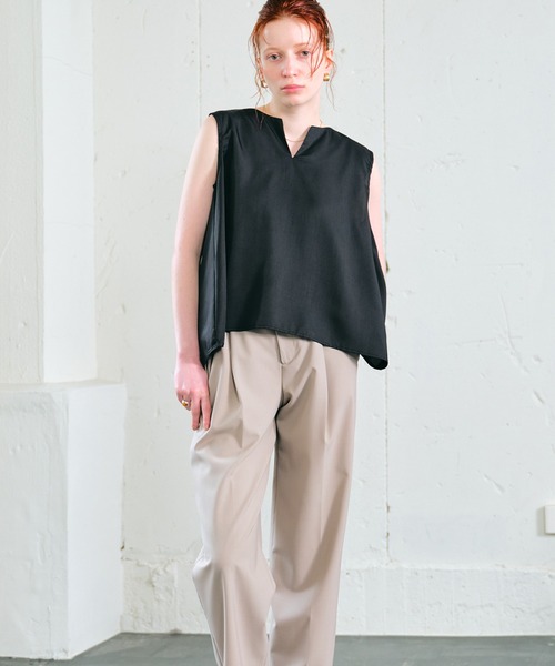 ECRIRE（エクリール）の「【haushinkaコラボ】キーネックイレヘムブラウス（シャツ/ブラウス・レディース・ブラック/ブラウン/グレー/アイボリー・M/L）」の17枚目の写真