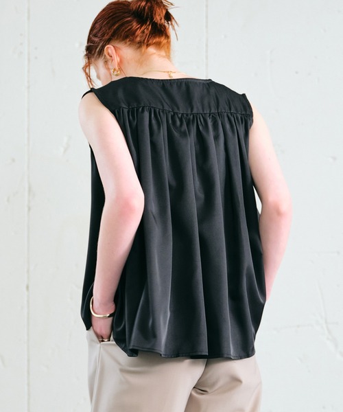 ECRIRE（エクリール）の「【haushinkaコラボ】キーネックイレヘムブラウス（シャツ/ブラウス・レディース・ブラック/ブラウン/グレー/アイボリー・M/L）」の20枚目の写真