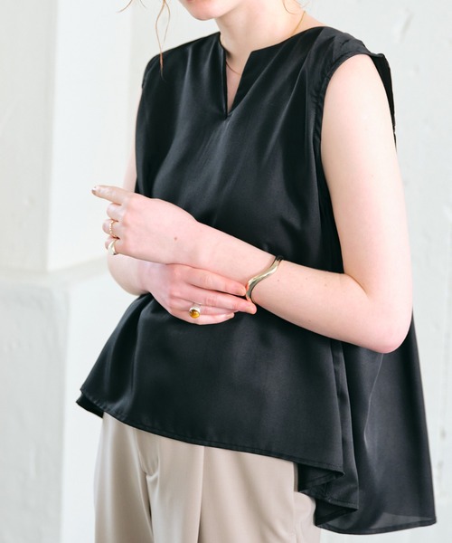 ECRIRE（エクリール）の「【haushinkaコラボ】キーネックイレヘムブラウス（シャツ/ブラウス・レディース・ブラック/ブラウン/グレー/アイボリー・M/L）」の6枚目の写真