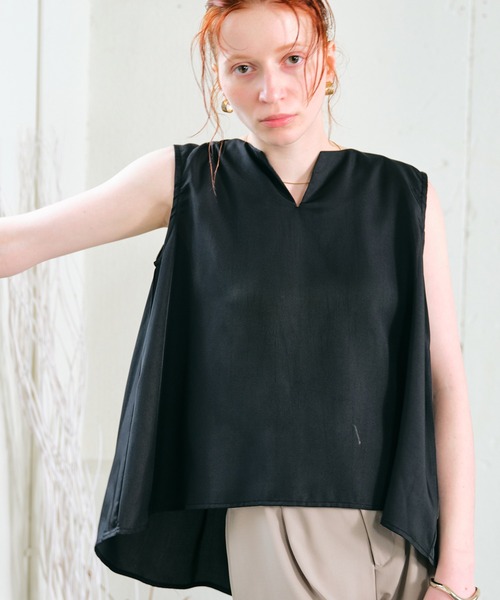 ECRIRE（エクリール）の「【haushinkaコラボ】キーネックイレヘムブラウス（シャツ/ブラウス・レディース・ブラック/ブラウン/グレー/アイボリー・M/L）」の10枚目の写真