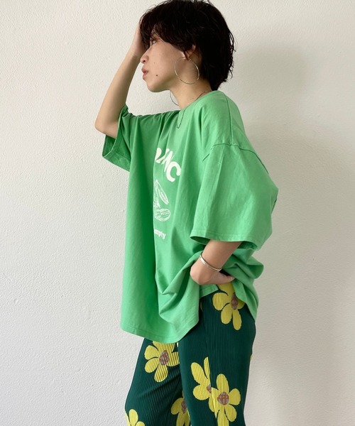 wee9s（ウィークス）の「"SEBASTIAN" tee / サイドスリットオーバーサイズ"セバスチャン"ティーシャツ（Tシャツ/カットソー・レディース・スカイブルー/グリーン・FREE）」の4枚目の写真