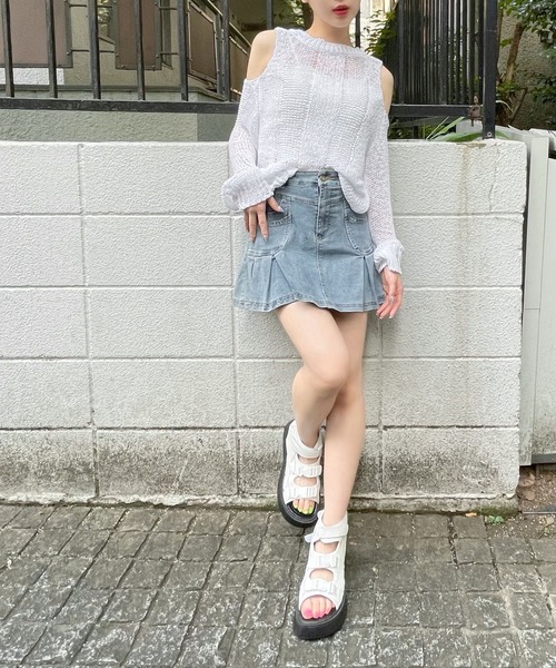 Figments(フィグメンツ)の「オフショルダーニットトップス(ニット/セーター・レディース・ブラック/ホワイト・FREE)」の3枚目の写真