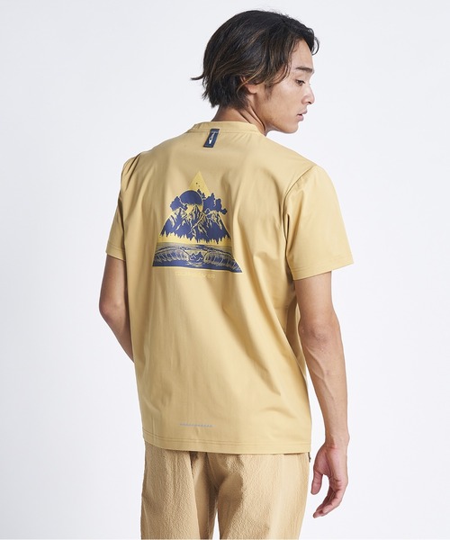 Quiksilver(クイックシルバー)の「M&W CLEAR SKIES SS/クイックシルバー半袖ラッシュガード(水着)(ラッシュガード・メンズ・ブラック/ホワイト/ベージュ・SMALL/X-LARGE/MEDIUM/LARGE)」の1枚目の写真