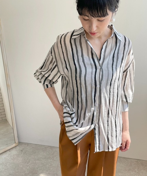 LHELBIE(レルビエ)の「シアーストライプシャツ(シャツ/ブラウス・レディース・ブラック/カーキ/ブルー・M)」の1枚目の写真