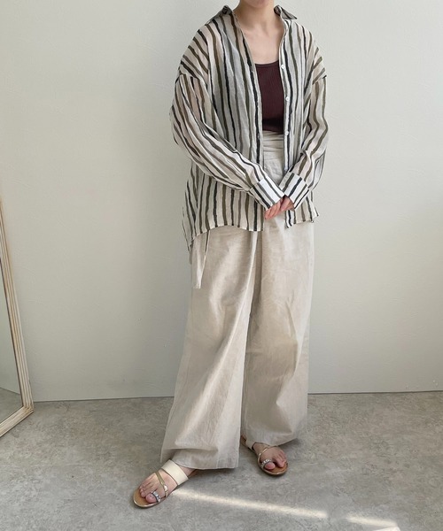 LHELBIE(レルビエ)の「シアーストライプシャツ(シャツ/ブラウス・レディース・ブラック/カーキ/ブルー・M)」の4枚目の写真