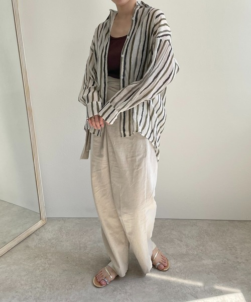 LHELBIE(レルビエ)の「シアーストライプシャツ(シャツ/ブラウス・レディース・ブラック/カーキ/ブルー・M)」の5枚目の写真
