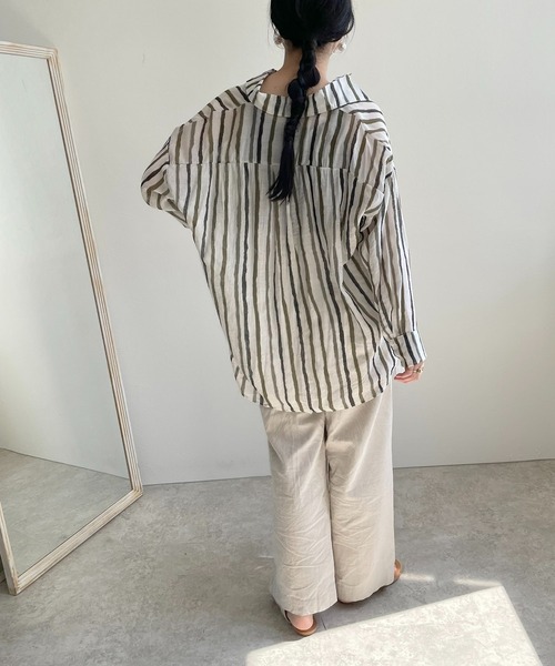 LHELBIE(レルビエ)の「シアーストライプシャツ(シャツ/ブラウス・レディース・ブラック/カーキ/ブルー・M)」の6枚目の写真