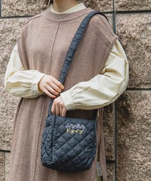 カネコアミ　キルティングショルダーバッグ