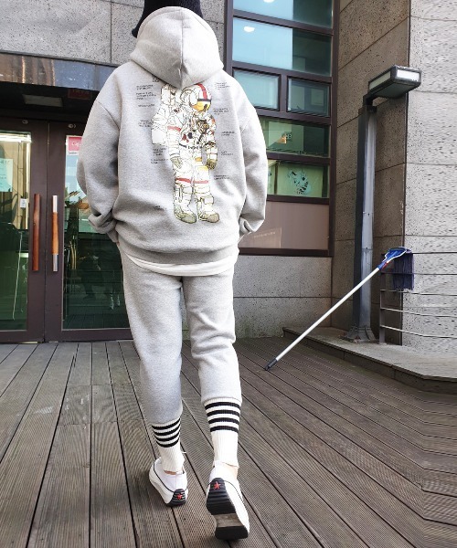 ★MAINBOOTH★スウェット★正規品／韓国直送料込／ユニセックス 韓国 ユニセックス ワンポイント トレーナー おしゃれ 上品