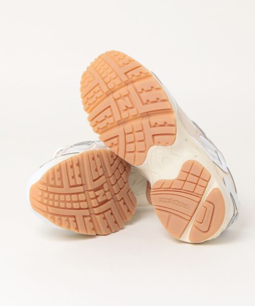 NEW BALANCE(ニューバランス)の「【NEW BALANCE】ML725(スニーカー・レディース・オフホワイト・24.5cm/23.5cm/23㎝/24cm)」の2枚目の写真