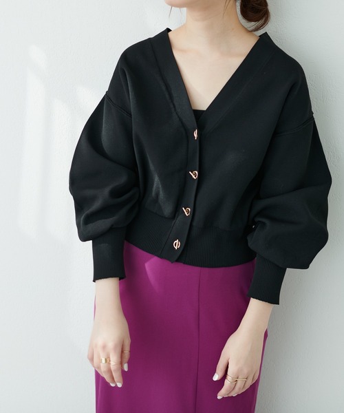 natural couture（ナチュラルクチュール）の「WEB限定カラーあり/プチプラハトメバー釦おしゃれカーディガン（カーディガン/ボレロ・レディース・ブラック/グレイッシュベージュ/アイボリー・FREE）」の6枚目の写真
