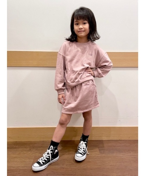GAP（ギャップ）の「GAPロゴ オーバーサイズ スウェット・トレーナー (キッズ)（スウェット・キッズ・グレー/ベージュ/オフホワイト・120cm/150cm/140cm/130cm/160cm）」の5枚目の写真