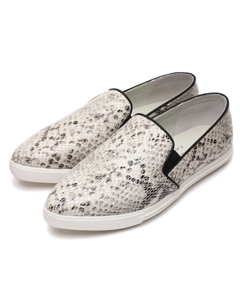 LE TALON(ルタロン)の「mio notis レザーポインテッドスリッポン(スニーカー・レディース・ホワイト/ブルー系その他/ネイビー・37/38/39)」の2枚目の写真