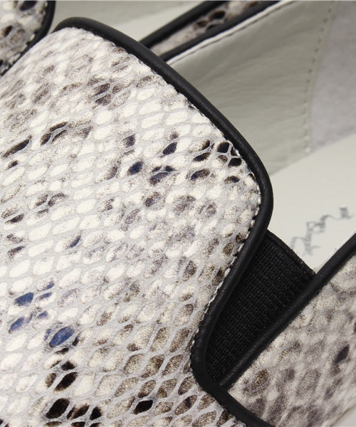 LE TALON(ルタロン)の「mio notis レザーポインテッドスリッポン(スニーカー・レディース・ホワイト/ブルー系その他/ネイビー・37/38/39)」の12枚目の写真