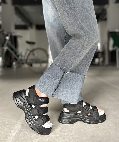 Java（ジャバ）の「《JaVa ジャバコラボ》大人カジュアルアップ。軽量&厚底 クッションソール ベルクロ スポーツサンダル（サンダル・レディース・ブラック/アイボリー・22.5cm/23.5cm/24.5cm/25.5cm）」の17枚目の写真
