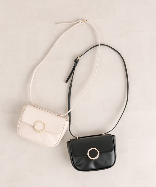 OLIVE des OLIVE（オリーブデオリーブ）の「パールバックルショルダーバッグ（ショルダーバッグ・レディース・ブラック/アイボリー・FREE）」の3枚目の写真