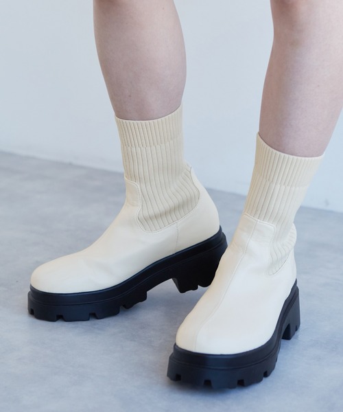 w closet（ダブルクローゼット）の「厚底ソックスブーツ（ブーツ・レディース・アイボリー/ブラック/ブラウン・M/L）」の2枚目の写真
