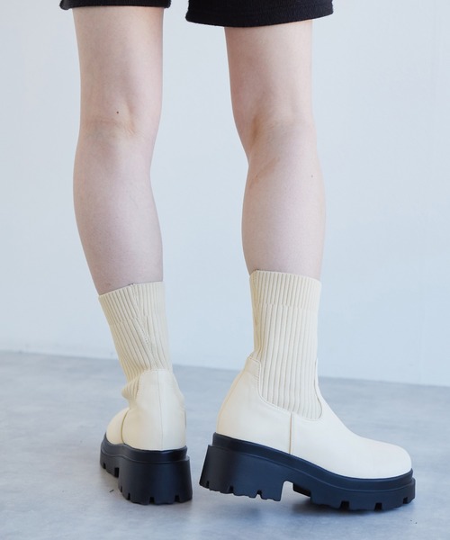 w closet（ダブルクローゼット）の「厚底ソックスブーツ（ブーツ・レディース・アイボリー/ブラック/ブラウン・M/L）」の5枚目の写真