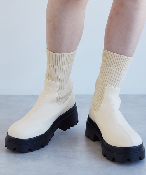 w closet（ダブルクローゼット）の「厚底ソックスブーツ（ブーツ・レディース・アイボリー/ブラック/ブラウン・M/L）」の6枚目の写真