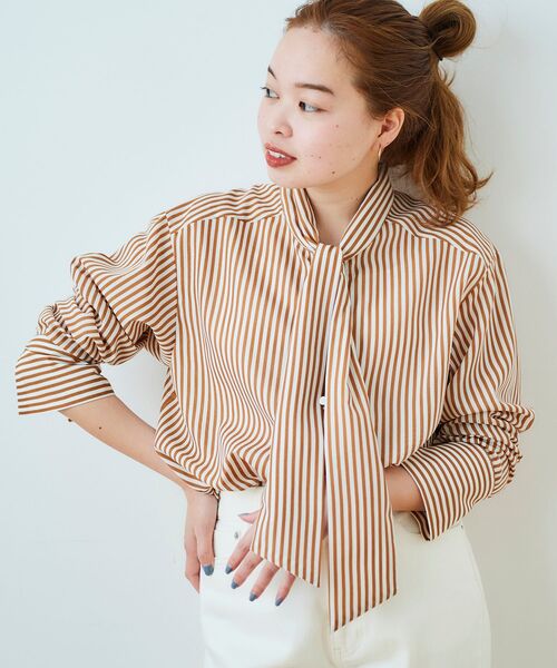 le.coeur blanc(ルクールブラン)の「ローンストライプボウタイシャツ(シャツ/ブラウス・レディース・ブルー系その他4/ブラウン系その他3・38)」の1枚目の写真